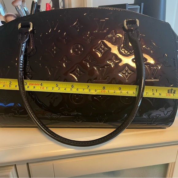 Louis Vuitton - Picture 7 of 9